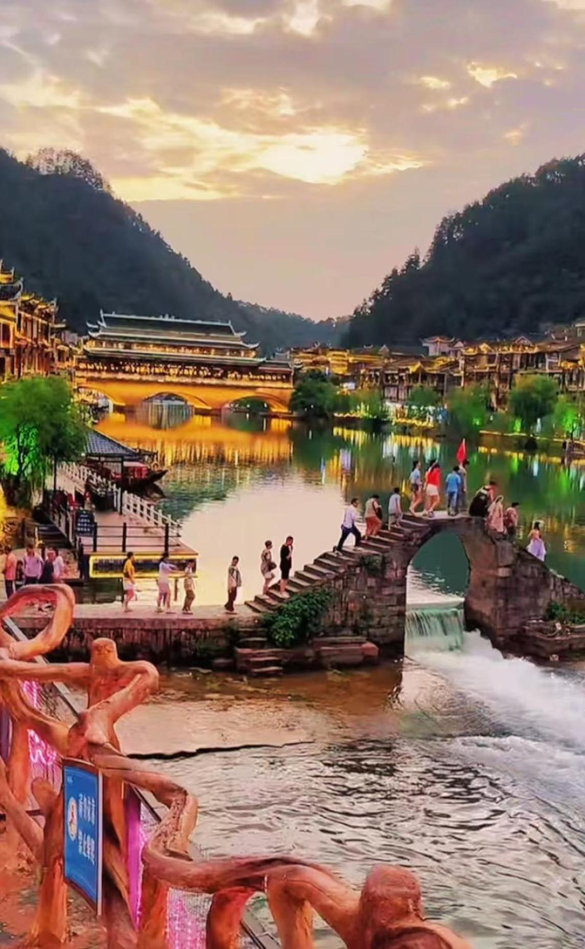 Fenghuang Memory Linjiang Inn Eksteriør bilde