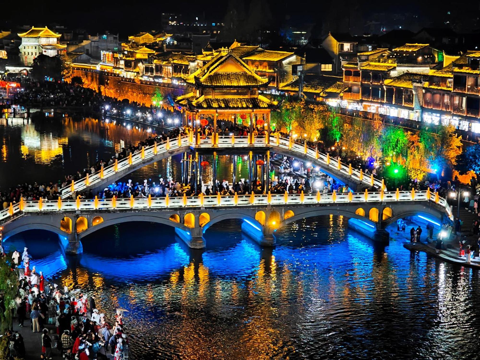 Fenghuang Memory Linjiang Inn Eksteriør bilde